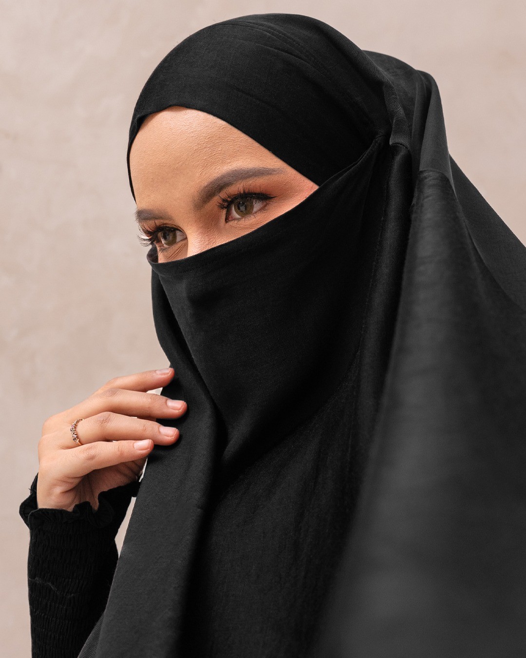 Saqqina Hijab - Aluna Abaya (Abaya Dress Haji dan Umrah) Muslim Gamis Wanita Outer (Bahan Bonanza Super Premium / Anti Uv) - Black