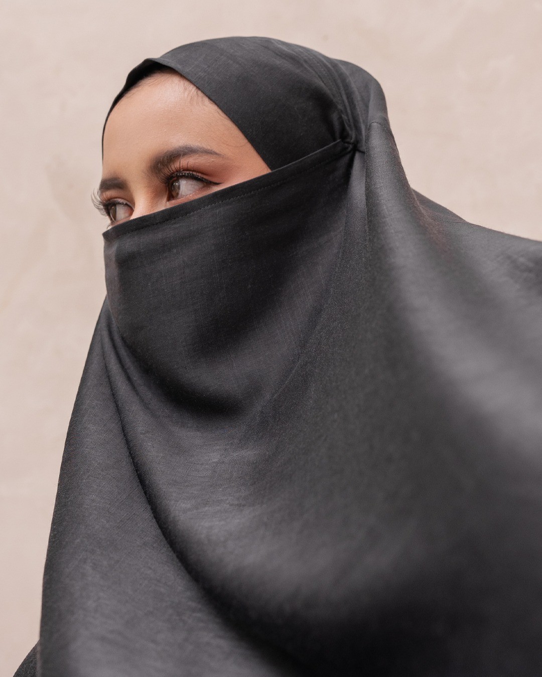 Saqqina Hijab - Khimar Hilya ( Jilbab Syari Khimar Haji dan Umrah Bahan Cordoba / Airflow Super Premium) - Anti Uv - Dark Grey